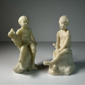 Avondale Francis Taylor Williams girl And Boy White Crushed Glass Figurine USA